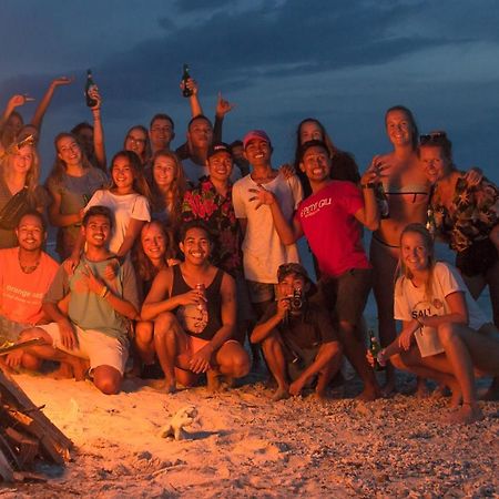 Gili La Boheme Sister Hostel Джили Трауанган Екстериор снимка