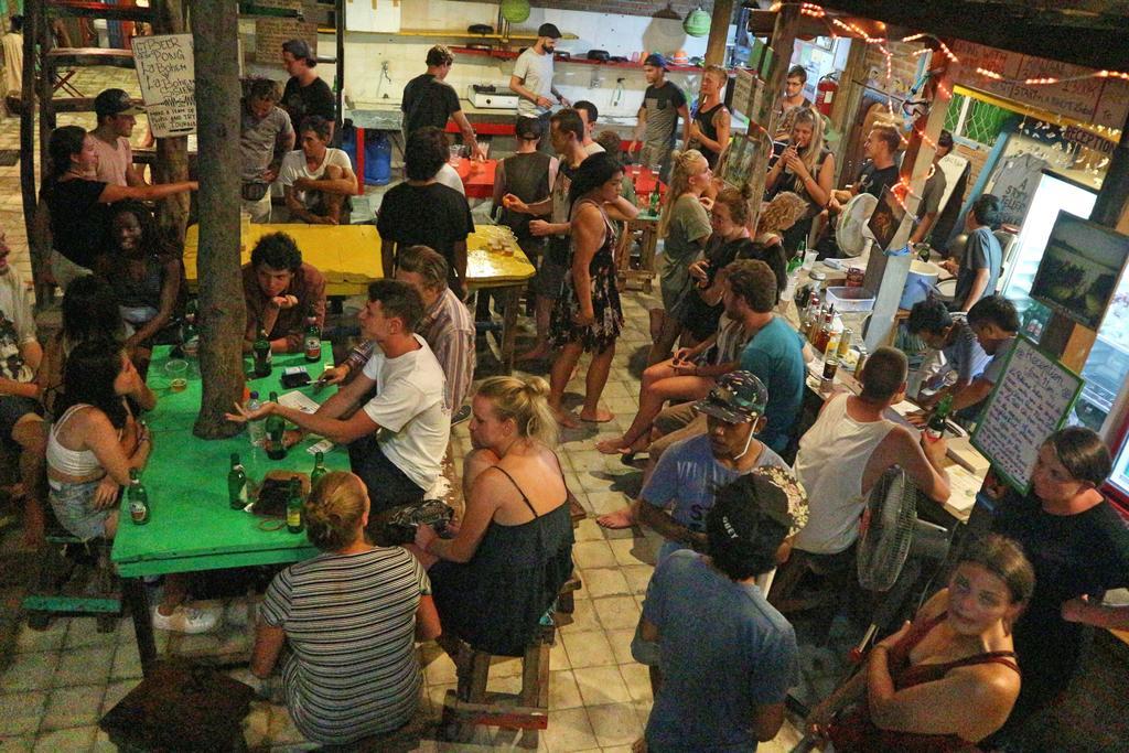 Gili La Boheme Sister Hostel Джили Трауанган Екстериор снимка